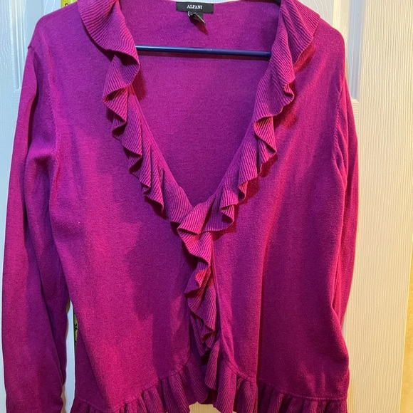 WOMEN'S RUFFLE SWEATER - Picture 2 of 12